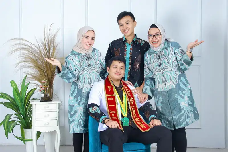 Foto wisuda di Studio Kuningan Ahmad Yani - momen kelulusan spesial